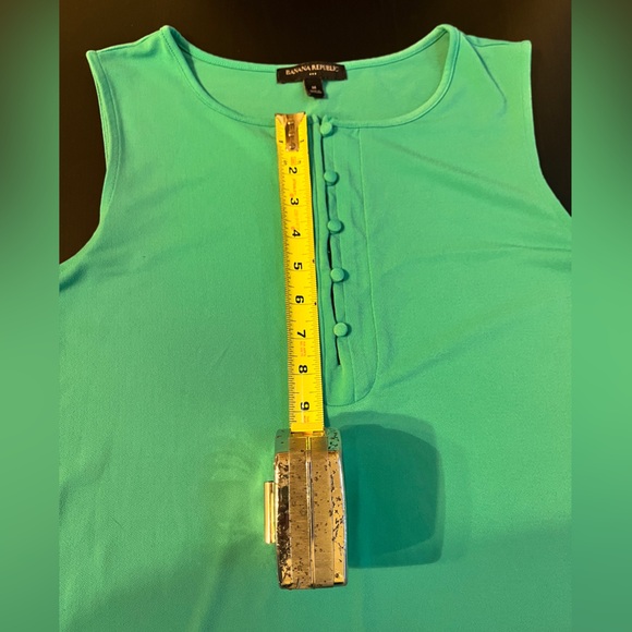 Banana Republic Sleeveless Kelly Green Blouse, Adult Size M - Picture 10 of 10